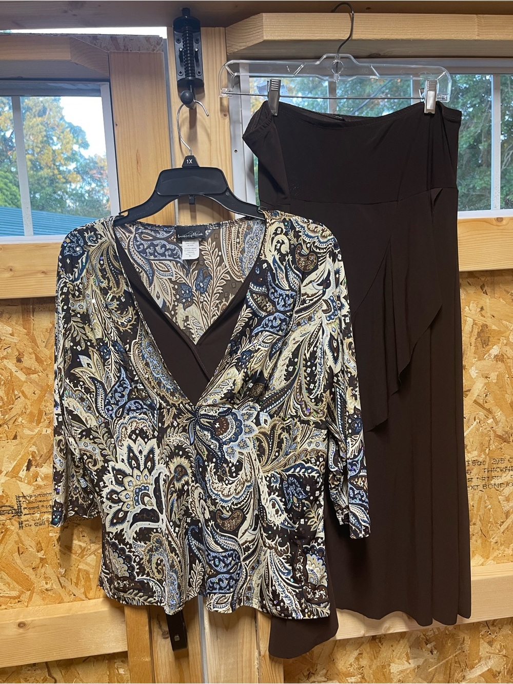 2 piece skirt & blouse outfit size x-large, top new with sequins